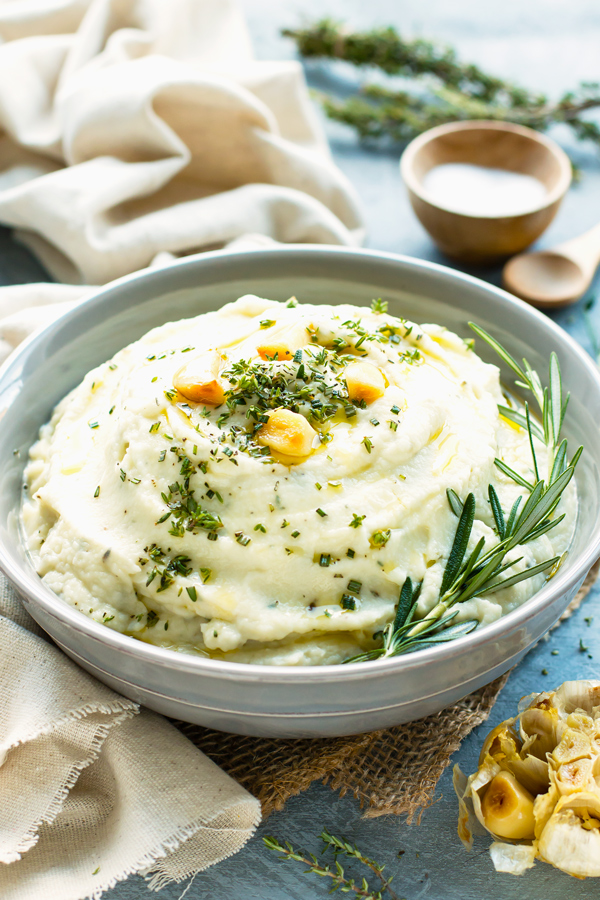 Roasted-Garlic-Cauliflower-Mashed-Potatoes